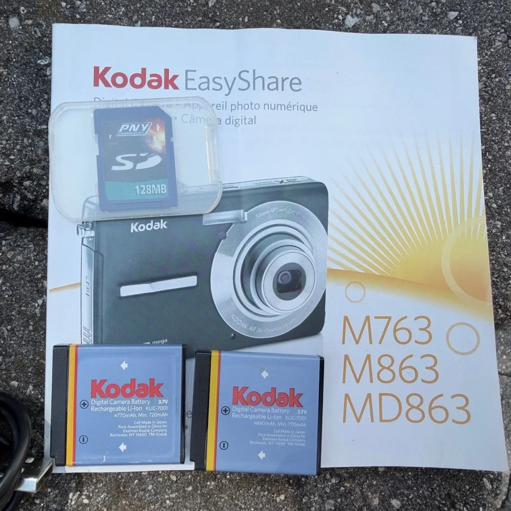 Kodak EasyShare M863 Digital Camera Copper Rose Gold 8.2MP Good 3x Zoom Bundle